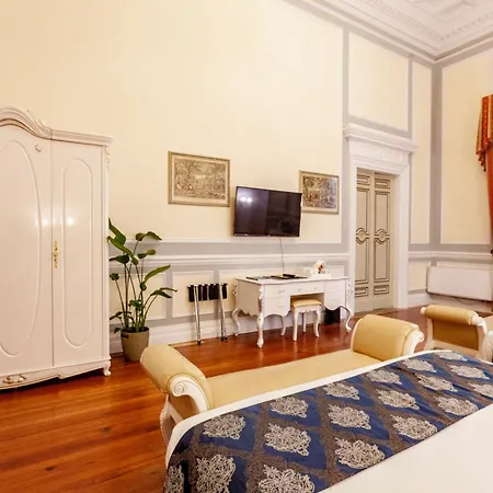Royal Hotel